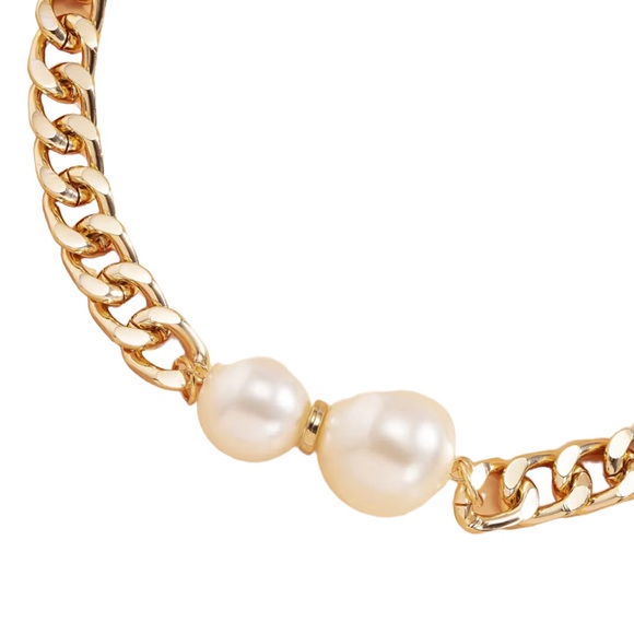 Asymmetrical Pearls on Gold Chain Necklace - Picture 4 of 5